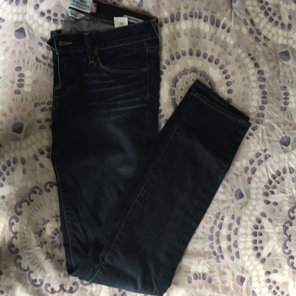 SOLD-Lucky Jeans ☘️ Charlie Skinny